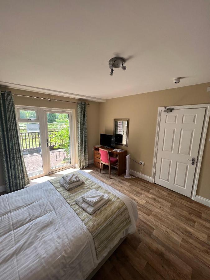 Cadmore Lodge Bed & Breakfast Тенбъри Екстериор снимка