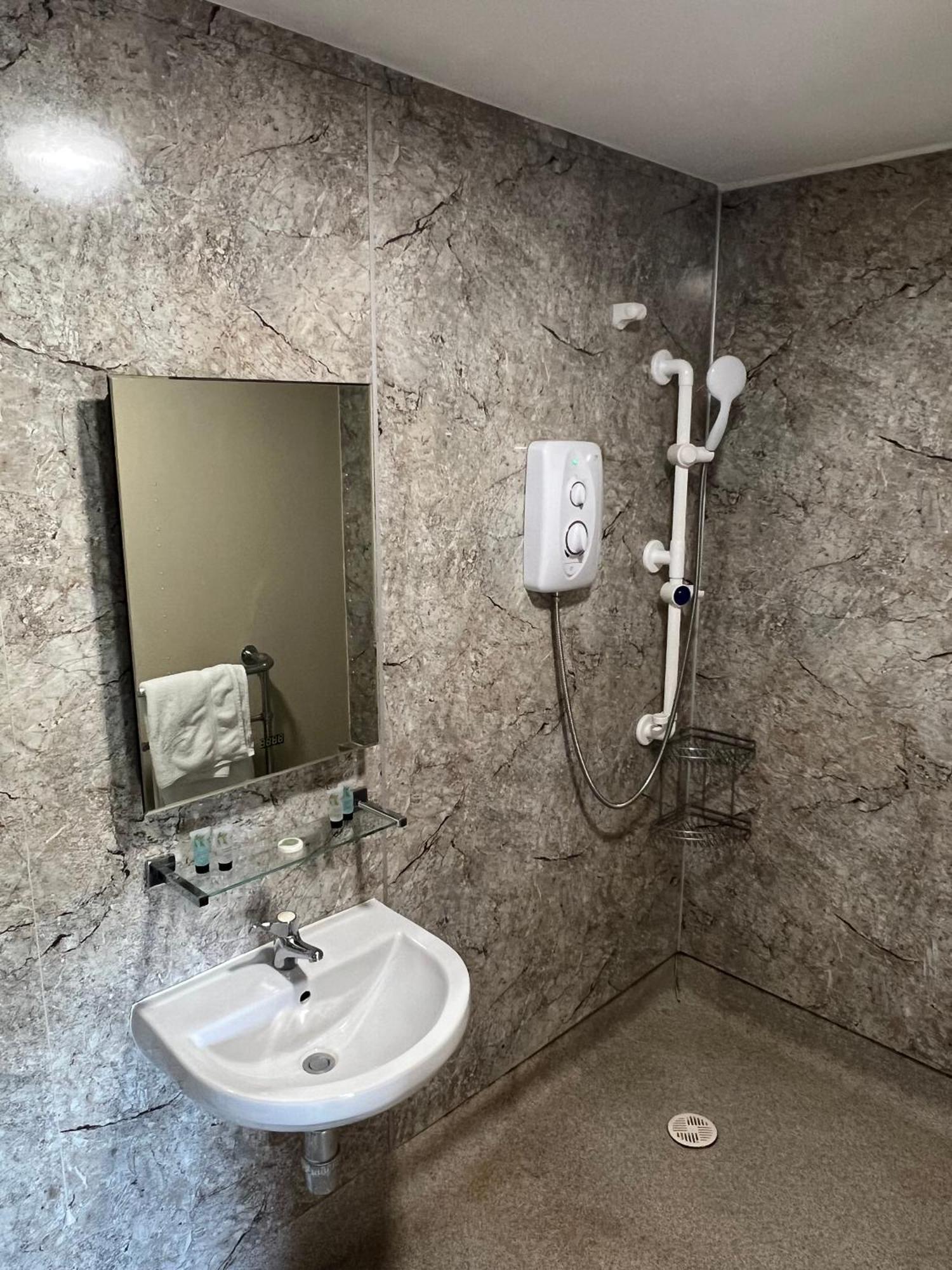 Cadmore Lodge Bed & Breakfast Тенбъри Екстериор снимка